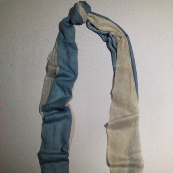 100% FINE WOOL SCARF - Picture 5 of 5